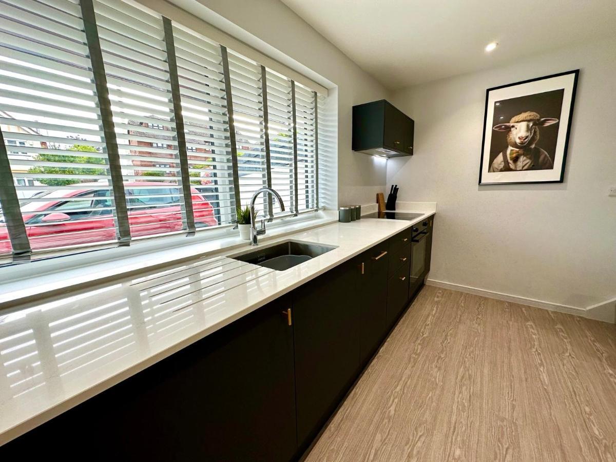 Stunning Brand New House - Sleeps 6 - Free Parking - Great Location - Fast Wifi - Smart Tv - Close To Poole & Bournemouth & Sandbanks Exterior foto